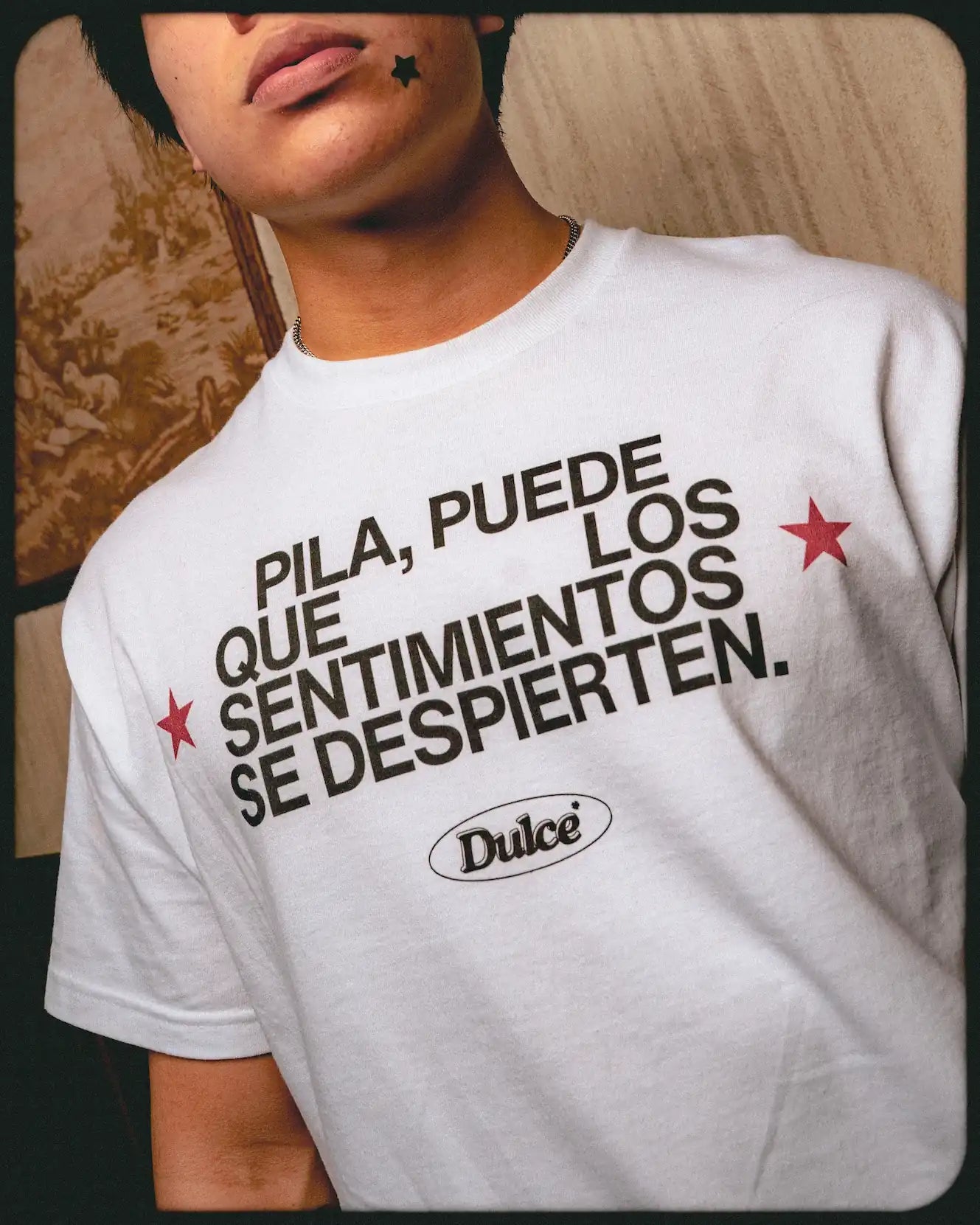Pila Con Los Sentimientos Tee